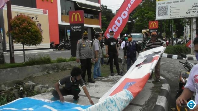 Bersihkan APK di Kota Mataram Polresta Turunkan Tim Gabungan